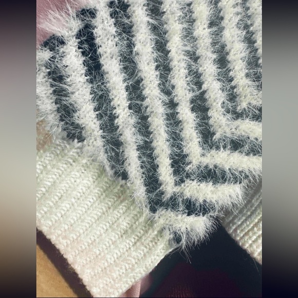 Fuzzy Chevron Black & Off White Button Up Cardigan Long Sleeve V-Neck - Picture 11 of 16
